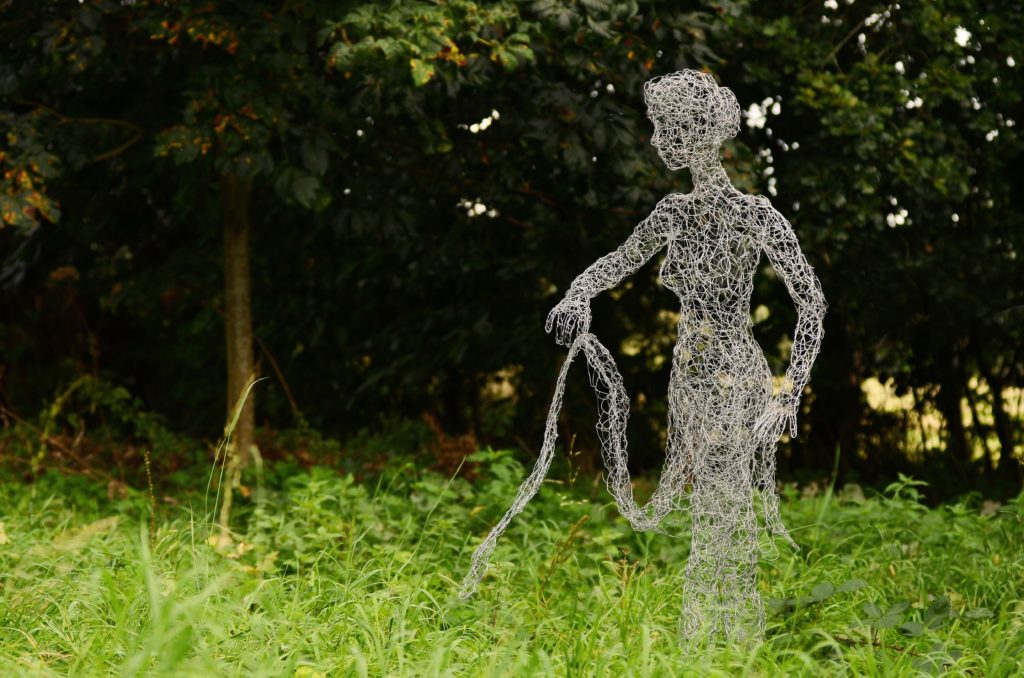 wire sculpture of dancing woman